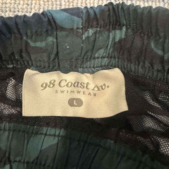 Boys 98 Coast Av. Swim. Size L. Excellent preowned condition. - Picture 3 of 3